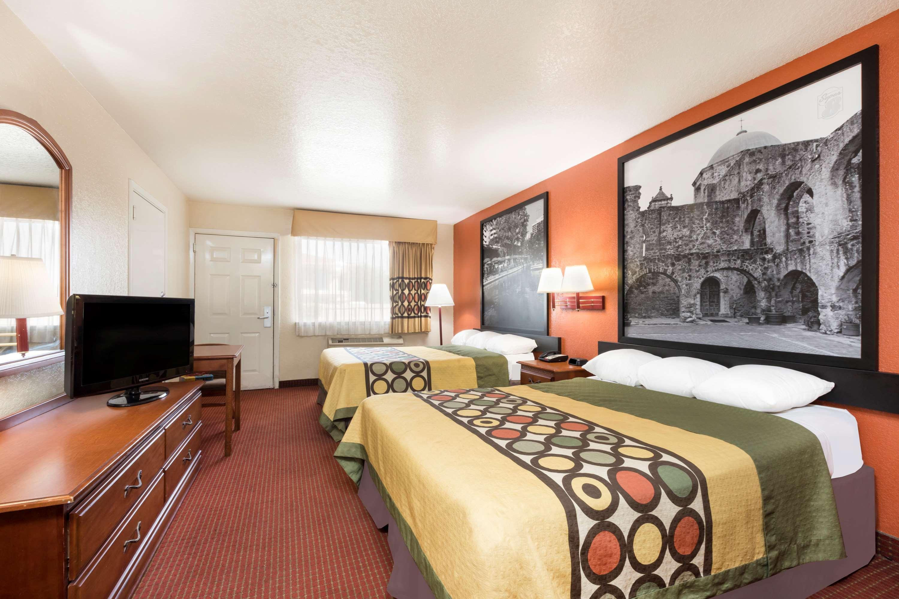 Super 8 By Wyndham San Antonio At I-10 Motell Exteriör bild