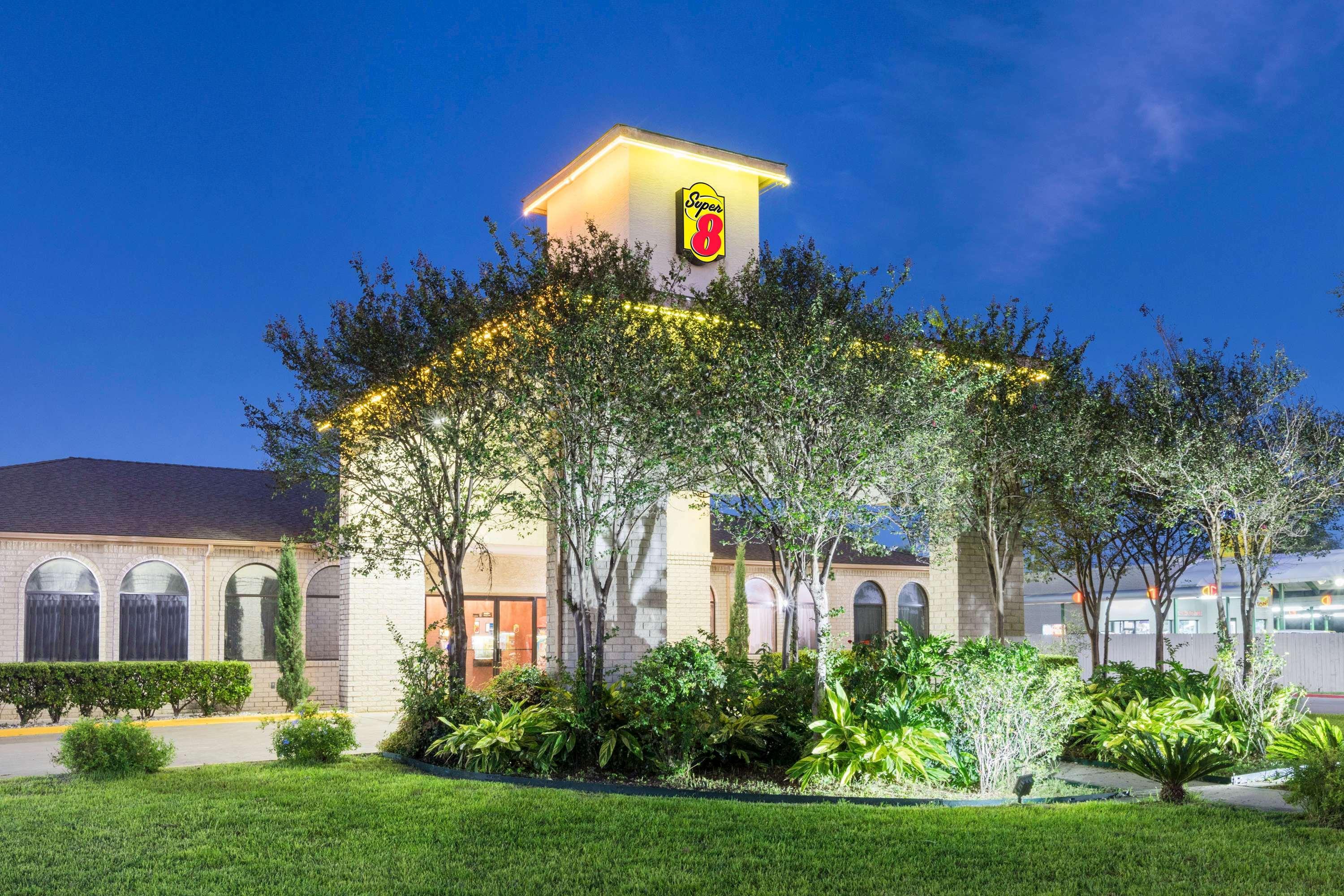Super 8 By Wyndham San Antonio At I-10 Motell Exteriör bild