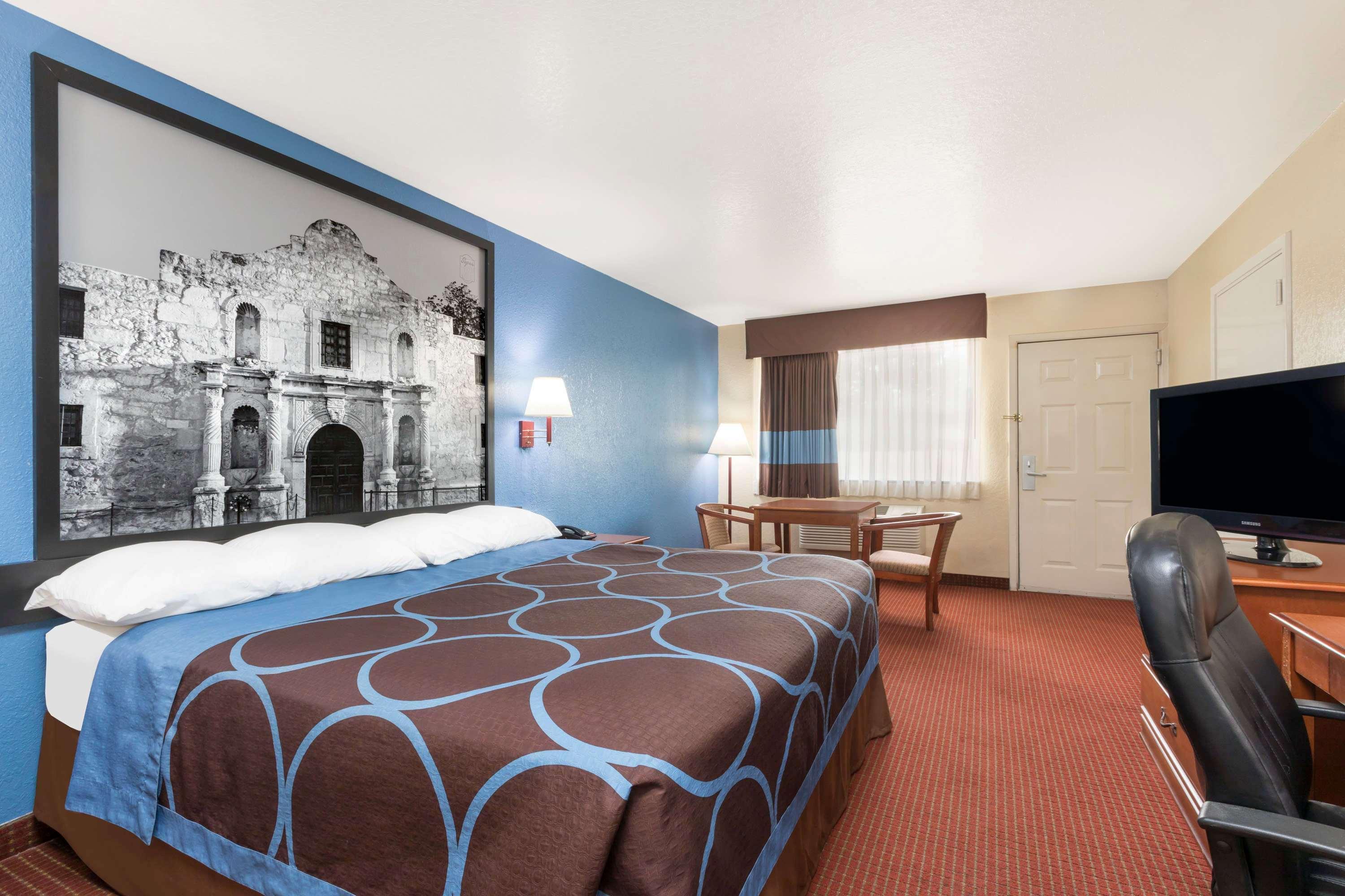 Super 8 By Wyndham San Antonio At I-10 Motell Exteriör bild