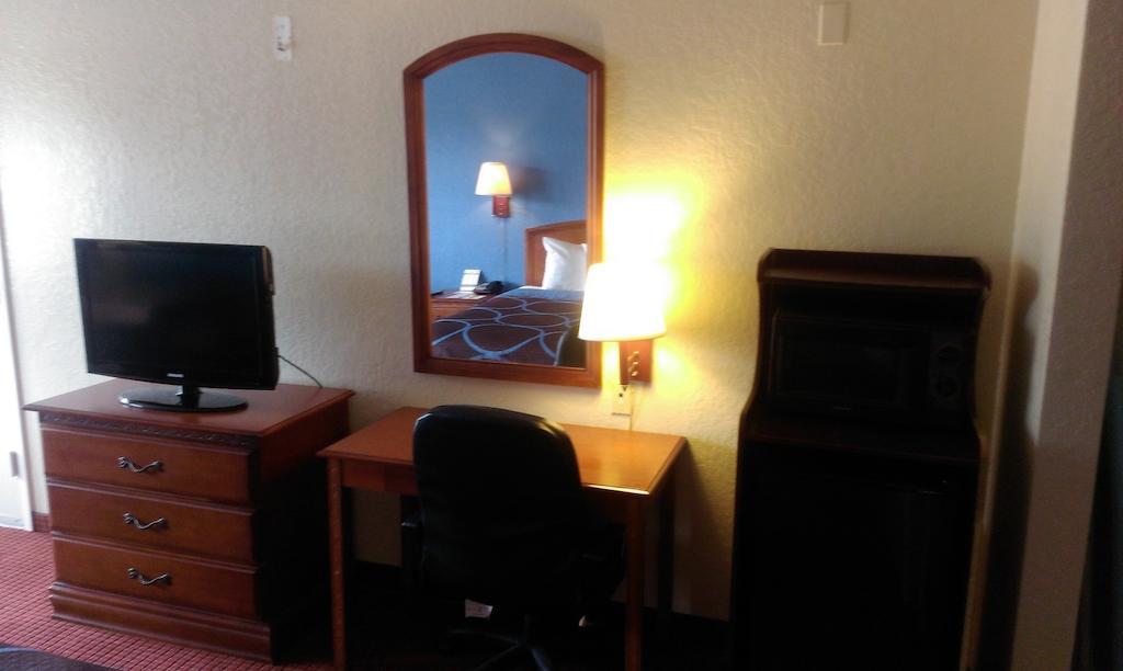Super 8 By Wyndham San Antonio At I-10 Motell Exteriör bild
